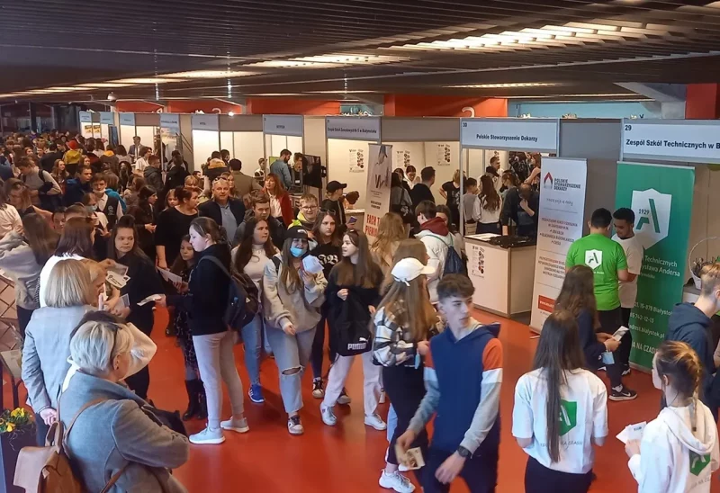 Ярмарка образования и труда, организованно Белостокским ужондом працы. Источник: x.com/PUP_Bstok