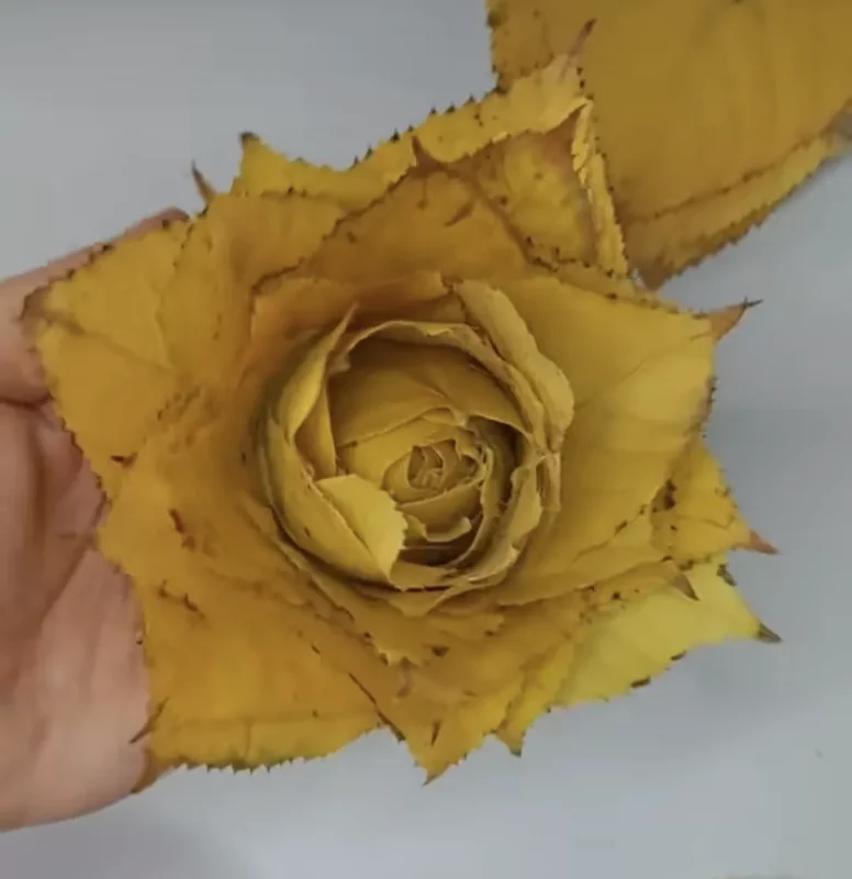 поделка - роза из березовых листьев