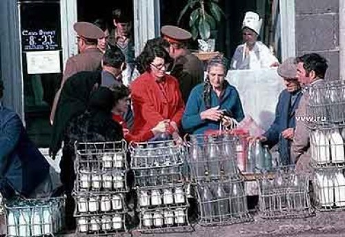 150 словаў пра эСэСэСэР. Як выбіралі малако ў краме