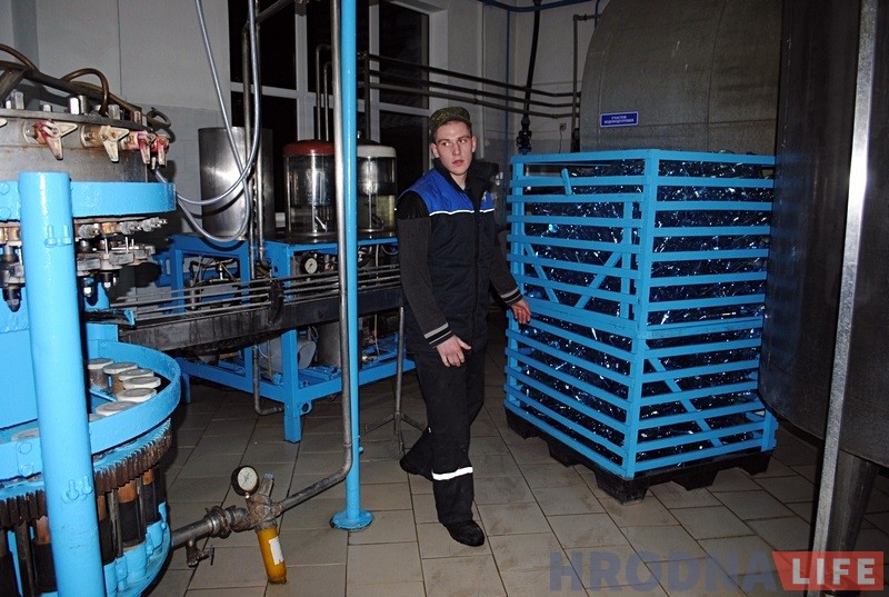 Накануне Крещения священники освятили в Поречье 15 тысяч бутылок воды Накануне Крещения священники освятили в Поречье 15 тысяч бутылок воды