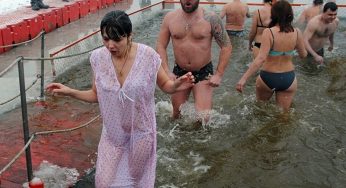 Гродненцы на Юбилейном озере праздновали Крещение