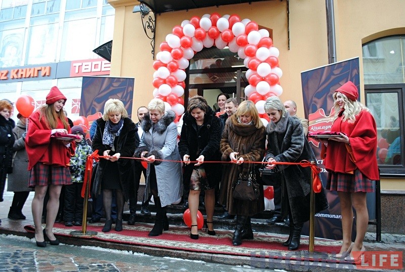 В центре Гродно открылся фирменный магазин и шоколадный бар "Коммунарка" В центре Гродно открылся фирменный магазин и шоколадный бар "Коммунарка"