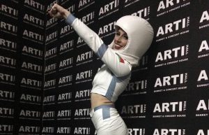 "Это бомба, которая взорвалась, а осколки летят". Парикмахер из Гродно потряс стилистов из Питера