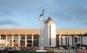 Два года прошло, а скульптура на месте старого ясеня так и не появилась