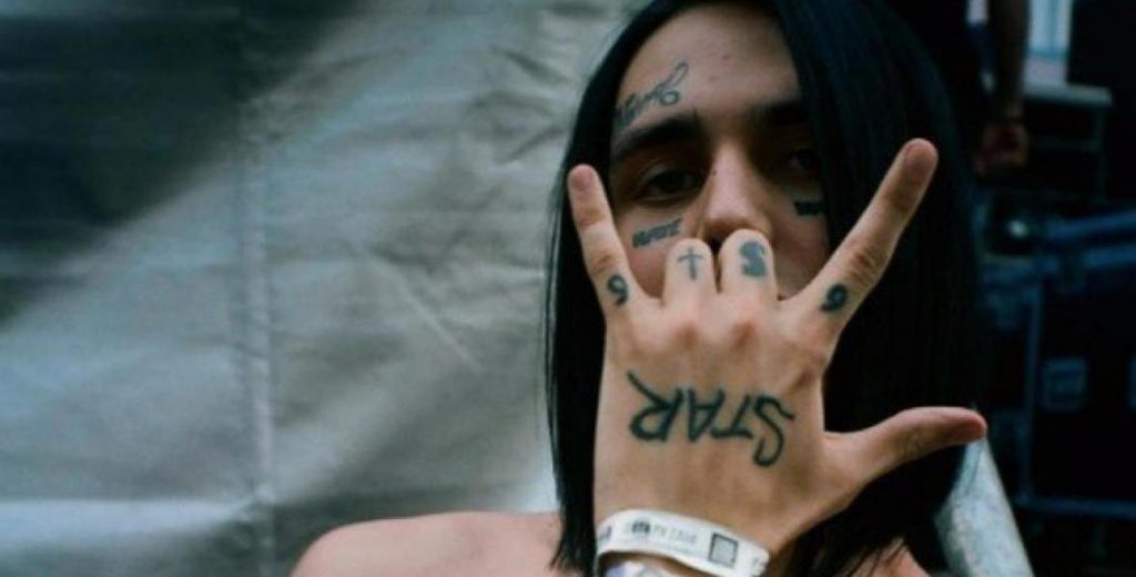 Рэпперу Face позволяли концерты, а Денисову нет: сравнение текстов песен