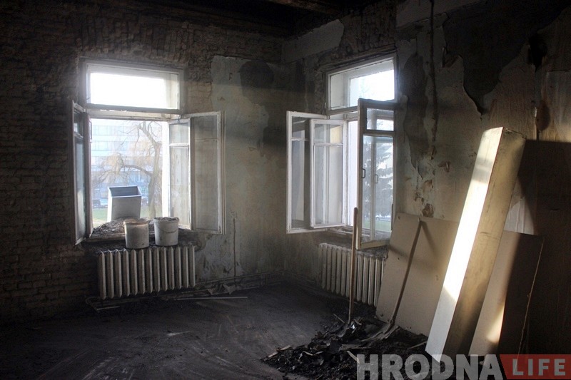 На Замковой могут выставить на продажу здание начала XX века (фото изнутри) На Замковой могут выставить на продажу здание начала XX века (фото изнутри)