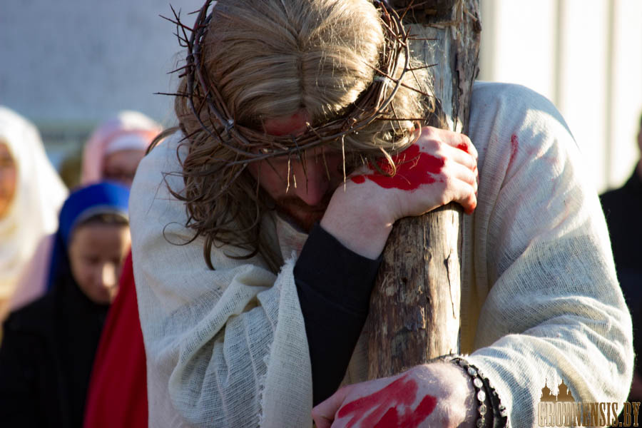 Фотофакт: на Ольшанке впервые прошел театрализованный Крестный путь
