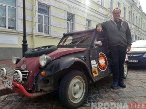 Дальняк на “Минске”: пара из России на советском мотоцикле снова доехала до Гродно