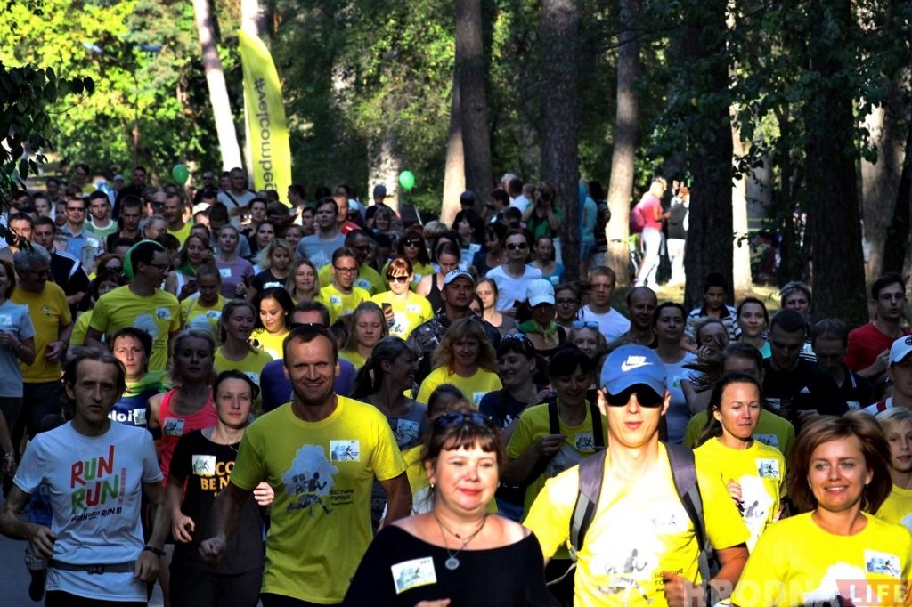 "Дети - наше будущее". Гродненцы массово присоединились к благотворительной акции #velcombegom в Пышках