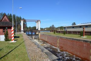 На Августовском канале закрыли пограничный шлюз: байдарки надо переносить через границу вручную Śluza Kurzyniec