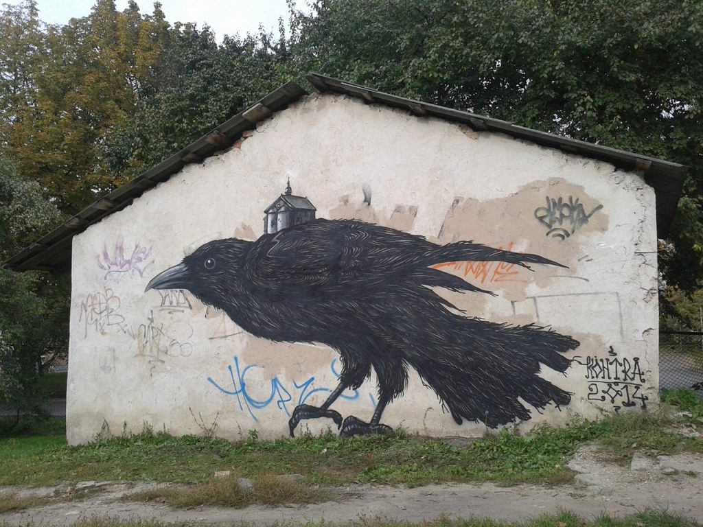 В Гродно закрасили мурал ворона