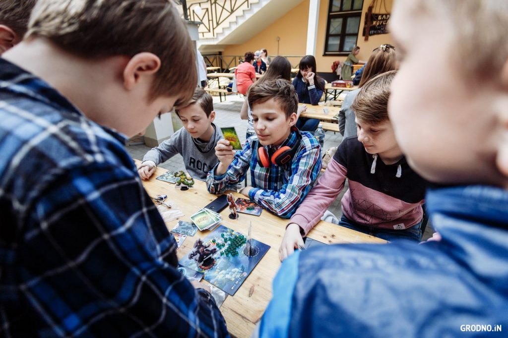 "Кубику" – 5 лет! Смотрите, как можно отметить юбилей магазина-клуба настольных игр