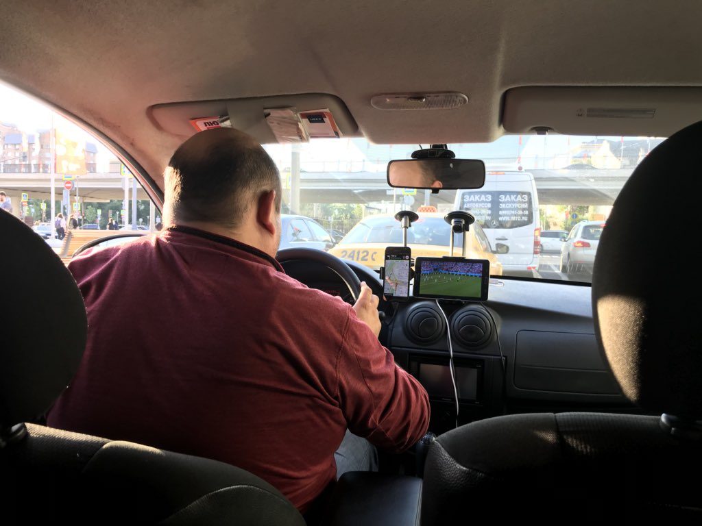 Гродненские таксисты рассказывают, зачем приглашают друг друга на "огонёк" Гродненские таксисты рассказывают, зачем приглашают друг друга на "огонёк"