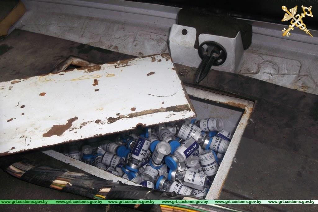 На гродненской таможне задержали украинца с двумя тысячами флаконов гормона роста