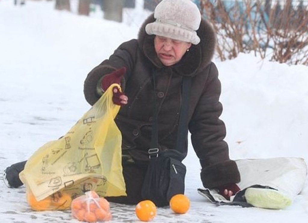 В понедельник из-за гололедных травм к травматологам обратились 10 человек