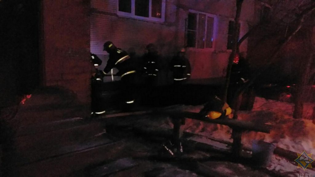 13-летний мальчик заглянул посмотреть на пожар в подвале и попал в больницу