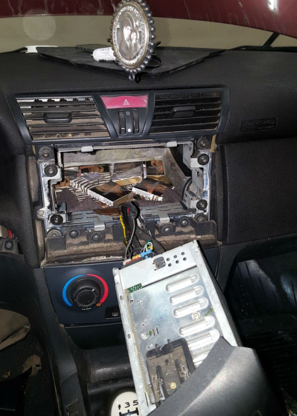 Белорус провозил через литовскую границу более 600 пачек сигарет Белорус провозил через литовскую границу более 600 пачек сигарет