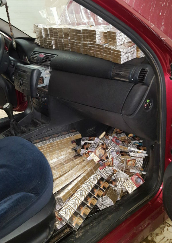 Белорус провозил через литовскую границу более 600 пачек сигарет Белорус провозил через литовскую границу более 600 пачек сигарет