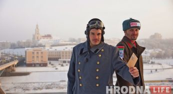 В Гродно необычные почтальоны разносят письма с предсказаниями от шведского оракула