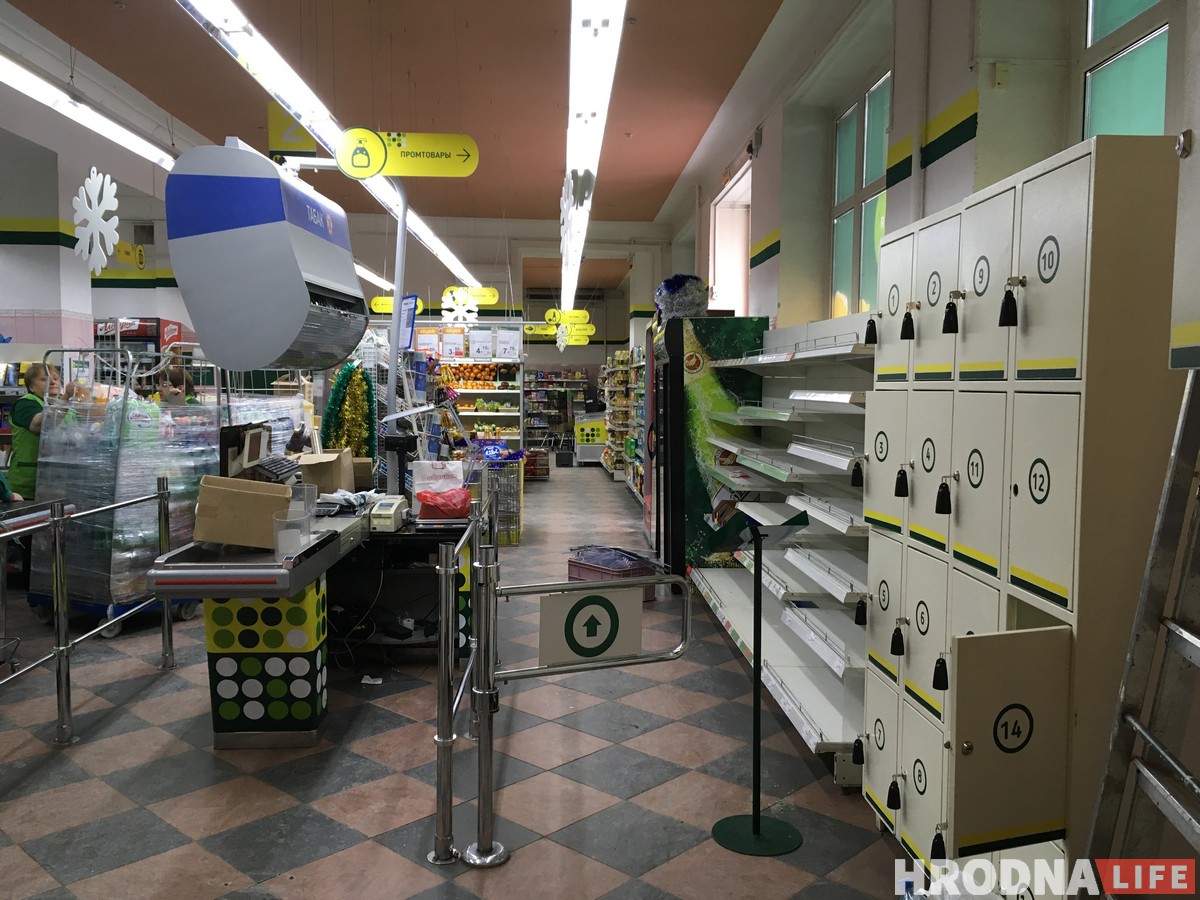 В Гродно закрылся бывший гастроном "Центральный" у Советской площади В Гродно закрылся бывший гастроном "Центральный" у Советской площади