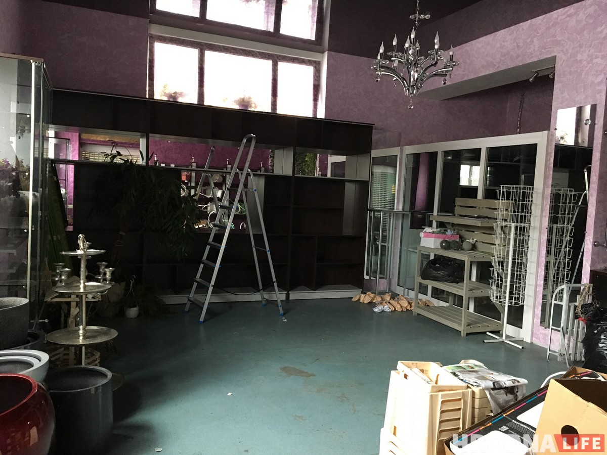 В Гродно закрылся бывший гастроном "Центральный" у Советской площади В Гродно закрылся бывший гастроном "Центральный" у Советской площади