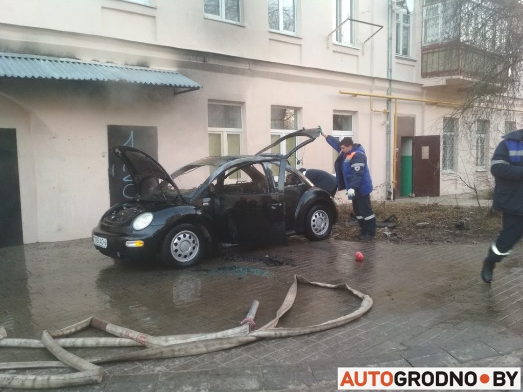 Утром на Кирова горел автомобиль 