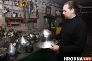 Доспехи на основе археологии: репортаж из мастерской гродненского платнера