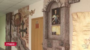 В гродненской гимназии создают масштабное "панно времени" с символами города