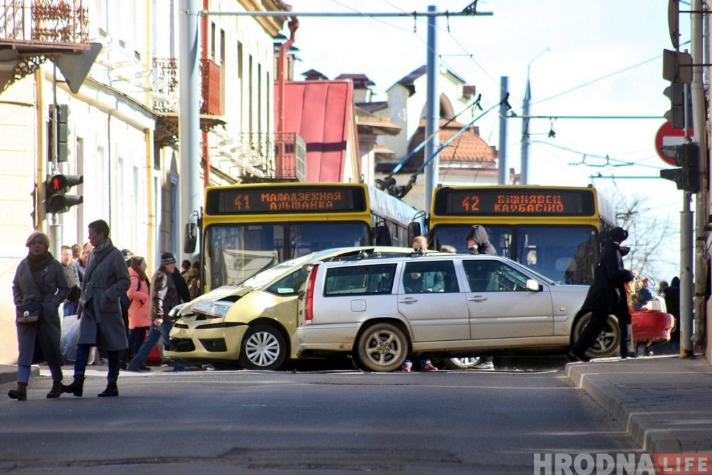 Центр стал: вторая за день авария на перекрестке Кирова - Социалистическая 