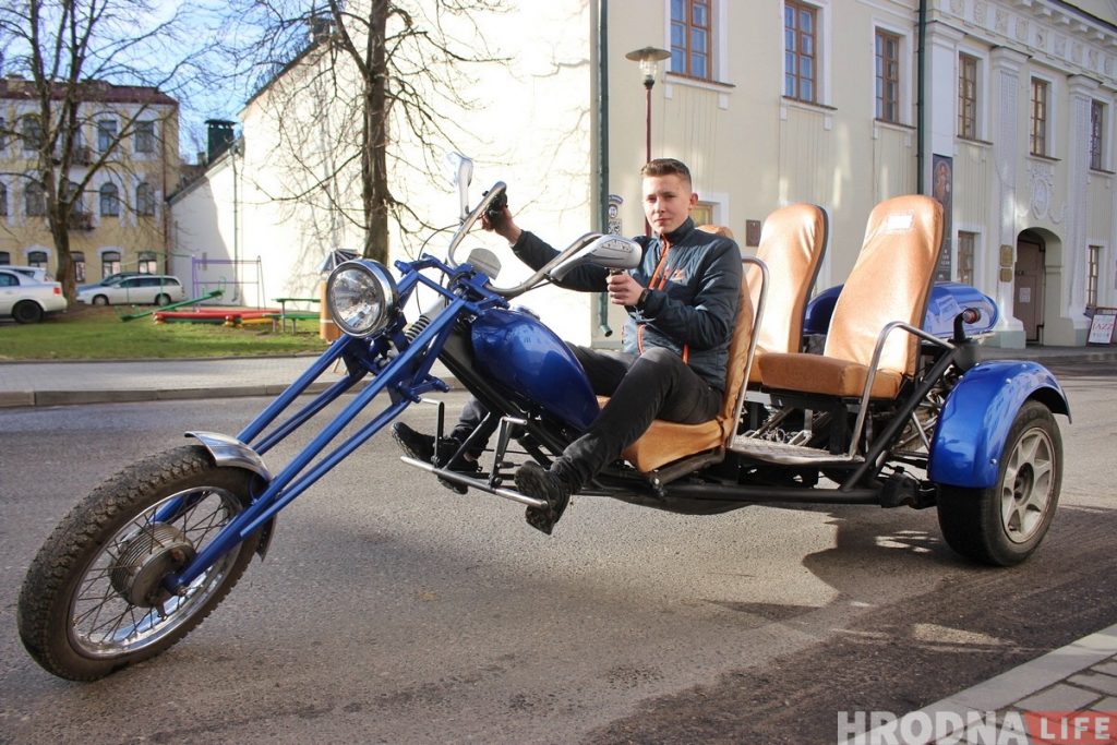 "Рукастые и головастые". В Гродно преподаватель колледжа собрал с учащимися трицикл