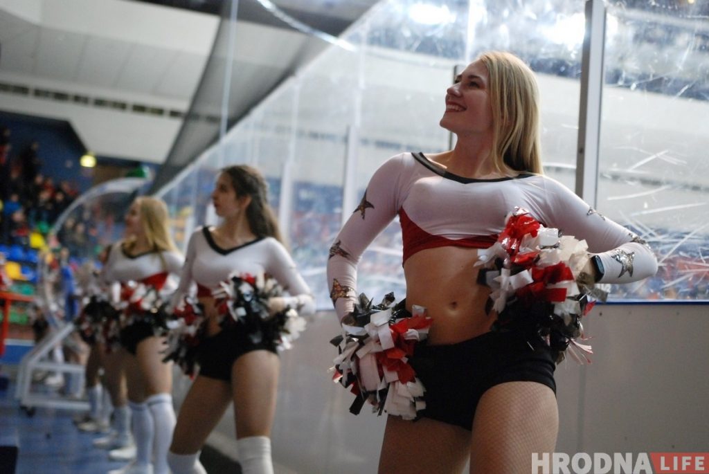 Девушки, которые не мерзнут: смотрите, кто танцует за "Неман"