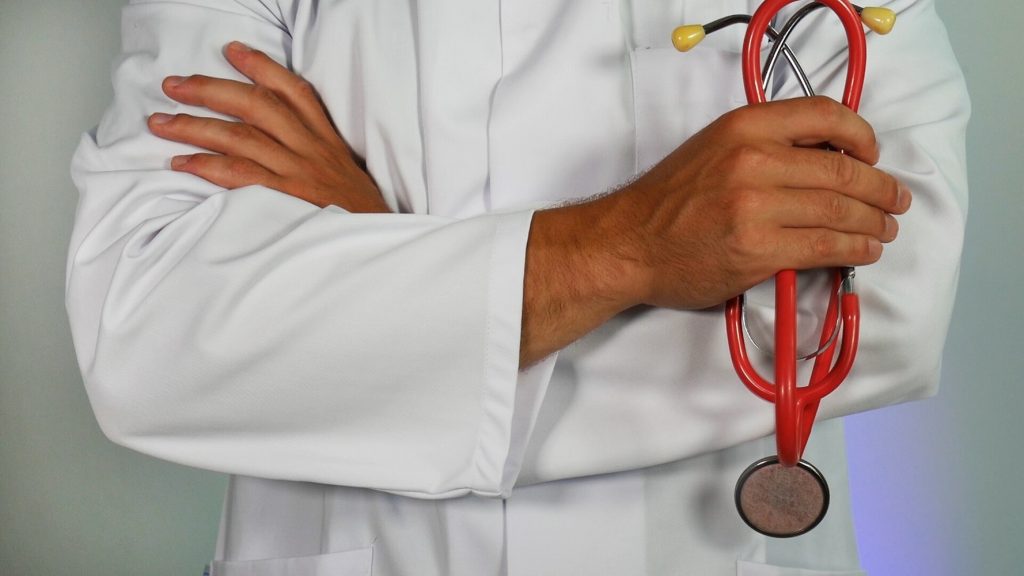 “Возможен пенсионный возраст”. 700 медиков ищут в Гродненской области - нехватка может быть больше