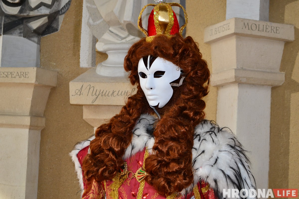 Чего вы не знали о театре: выставка прямиком из-за кулис открылась в Драмтеатре Чего вы не знали о театре: выставка прямиком из-за кулис открылась в Драмтеатре