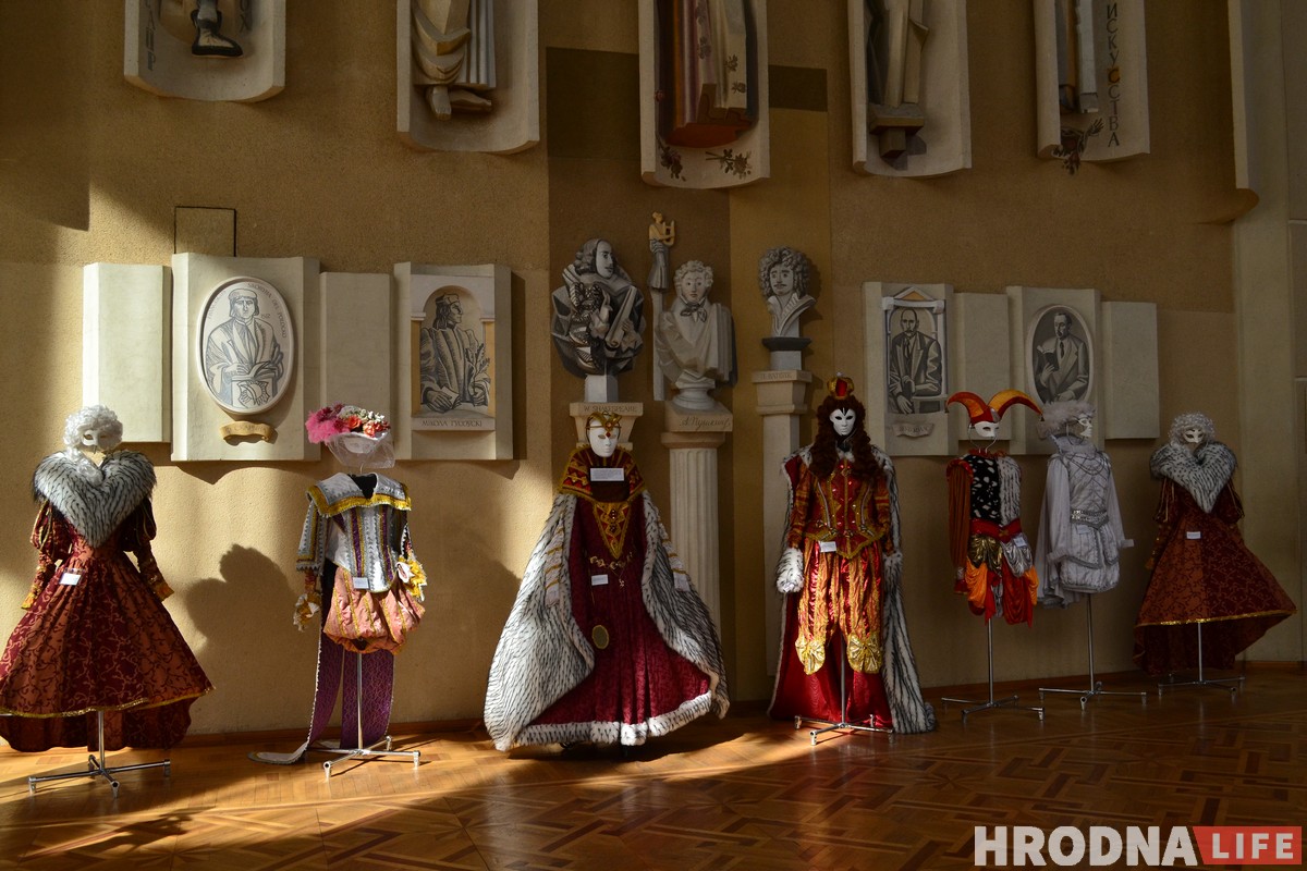 Чего вы не знали о театре: выставка прямиком из-за кулис открылась в Драмтеатре Чего вы не знали о театре: выставка прямиком из-за кулис открылась в Драмтеатре