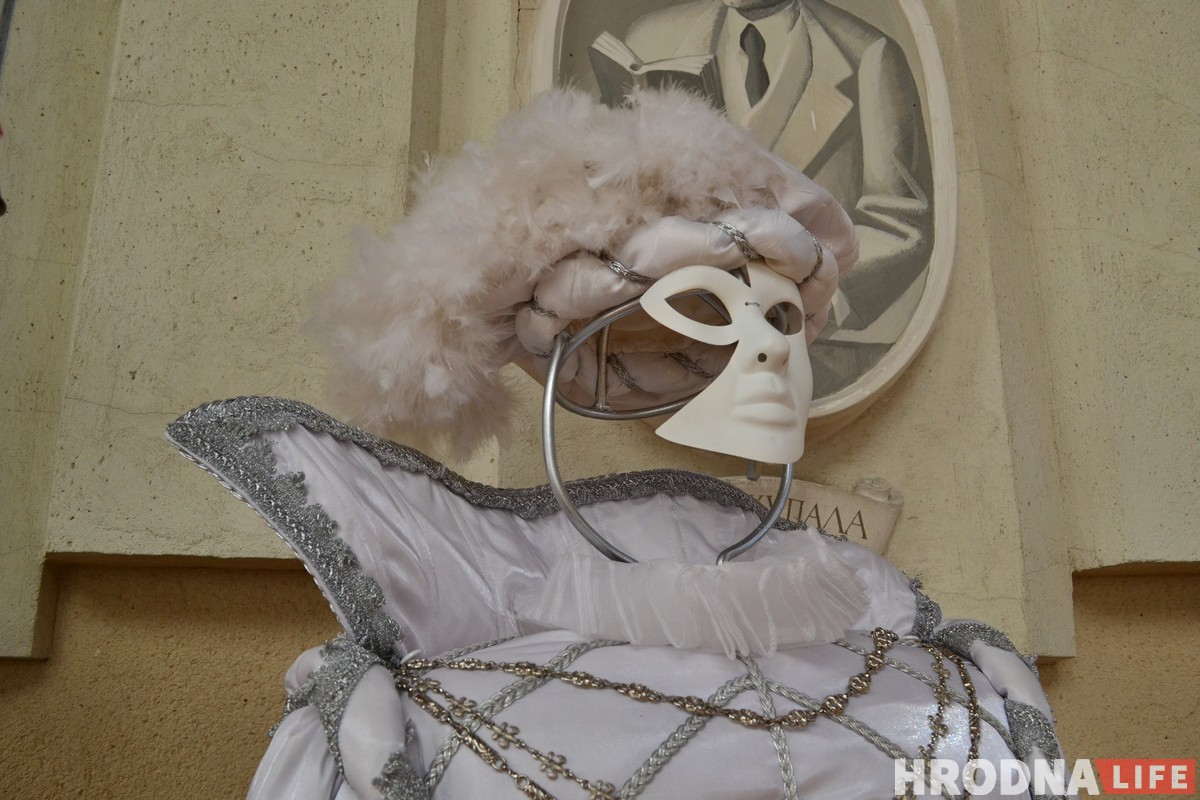 Чего вы не знали о театре: выставка прямиком из-за кулис открылась в Драмтеатре Чего вы не знали о театре: выставка прямиком из-за кулис открылась в Драмтеатре