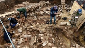 Деревянного Витовта должны были установить в Лиде, но поставили в Гродно. И почему не появились памятники Калиновскому и Богдановичу