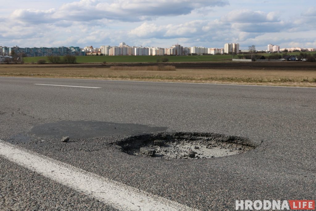 Не заметить очевидное: дороги в Беларуси не соответствуют ГОСТам, но этого часто «не видят»