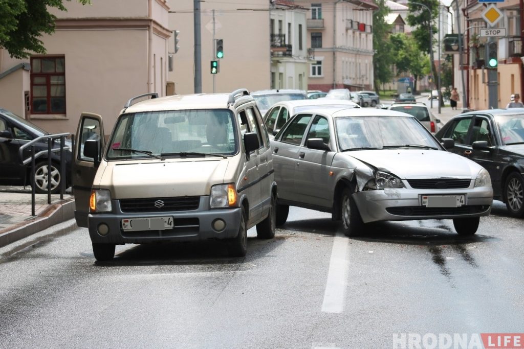 В центре в очередной раз затруднено движение: ДТП на Социалистической