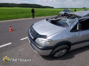 В Зельвенском районе опрокинулся "Опель". Маленький ребенок погиб В Зельвенском районе опрокинулся "Опель". Маленький ребенок погиб