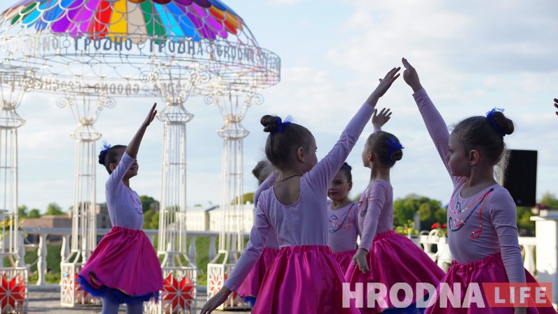 Сезон концертов у ротонды открыли ко Дню Победы Сезон концертов у ротонды открыли ко Дню Победы