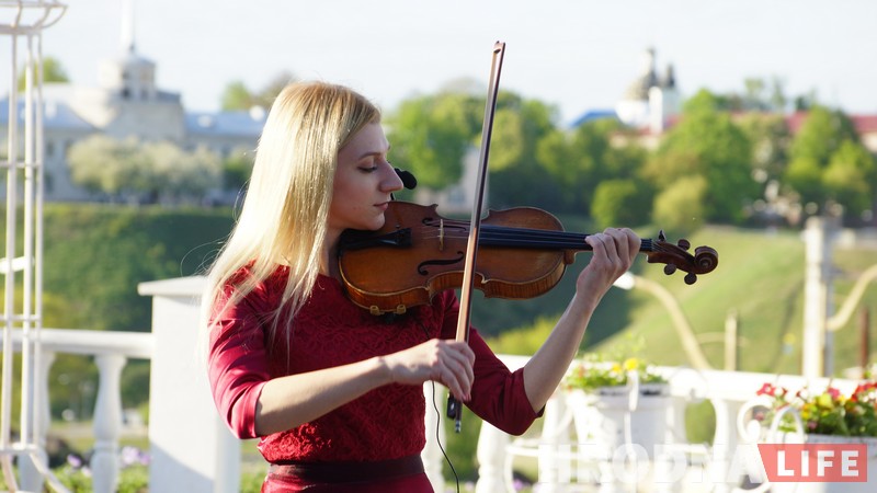 Сезон концертов у ротонды открыли ко Дню Победы Сезон концертов у ротонды открыли ко Дню Победы