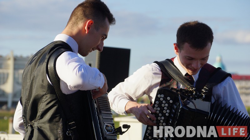 Сезон концертов у ротонды открыли ко Дню Победы Сезон концертов у ротонды открыли ко Дню Победы