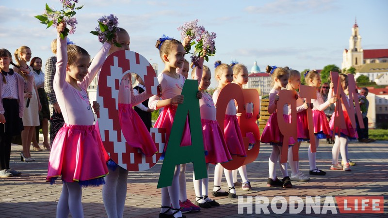 Сезон концертов у ротонды открыли ко Дню Победы Сезон концертов у ротонды открыли ко Дню Победы