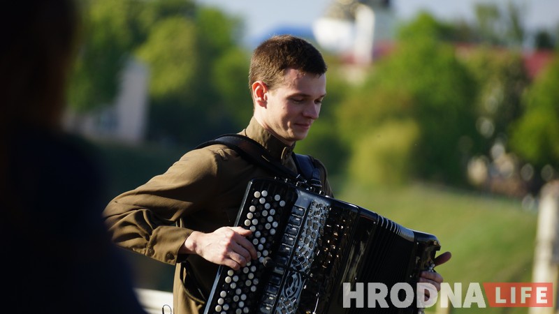 Сезон концертов у ротонды открыли ко Дню Победы Сезон концертов у ротонды открыли ко Дню Победы