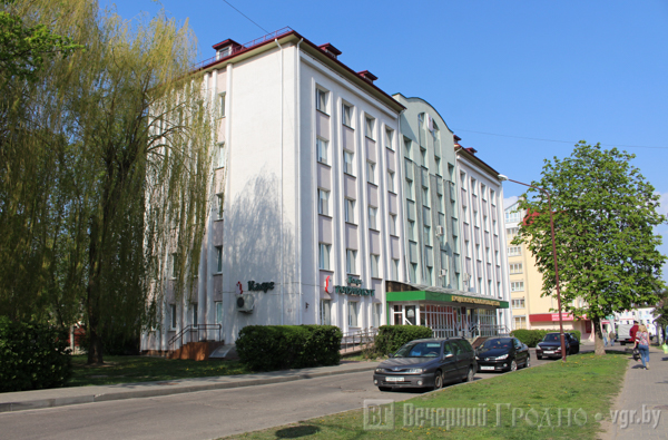 Маленькая улица с большой историей — репортаж с 1 Мая, где дворы утопают в цветах, но не хватает тишины и воды Маленькая улица с большой историей — репортаж с 1 Мая, где дворы утопают в цветах, но не хватает тишины и воды