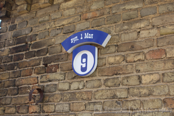 Маленькая улица с большой историей — репортаж с 1 Мая, где дворы утопают в цветах, но не хватает тишины и воды Маленькая улица с большой историей — репортаж с 1 Мая, где дворы утопают в цветах, но не хватает тишины и воды