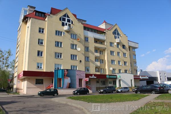 Маленькая улица с большой историей — репортаж с 1 Мая, где дворы утопают в цветах, но не хватает тишины и воды Маленькая улица с большой историей — репортаж с 1 Мая, где дворы утопают в цветах, но не хватает тишины и воды