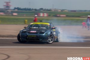 "Победил на пустых колесах". Черная и белая "Волги" сошлись в финальном поединке гродненских автобоев "Победил на пустых колесах". Черная и белая "Волги" сошлись в финальном поединке гродненских автобоев