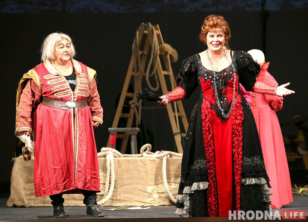 Актеры из Белостока показали гродненцам "Месть" по-польски Актеры из Белостока показали гродненцам "Месть" по-польски