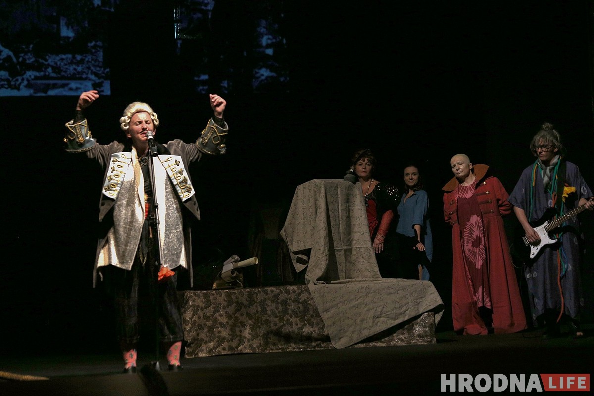 Актеры из Белостока показали гродненцам "Месть" по-польски Актеры из Белостока показали гродненцам "Месть" по-польски
